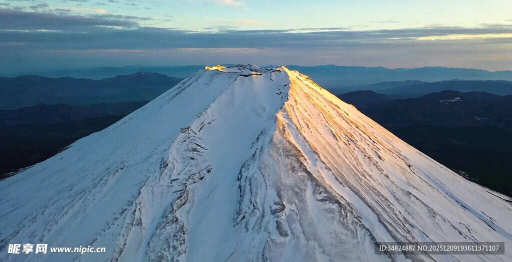 壮丽富士山雪景