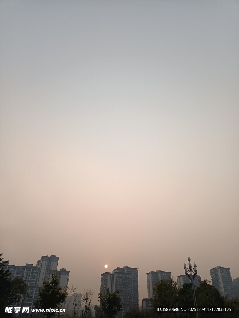 城市黄昏天际线