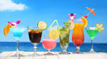 多彩缤纷的夏日特色鸡尾酒