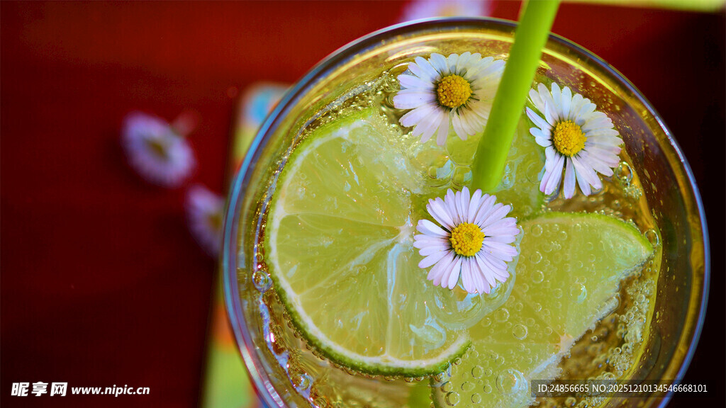 清新柠檬雏菊饮品