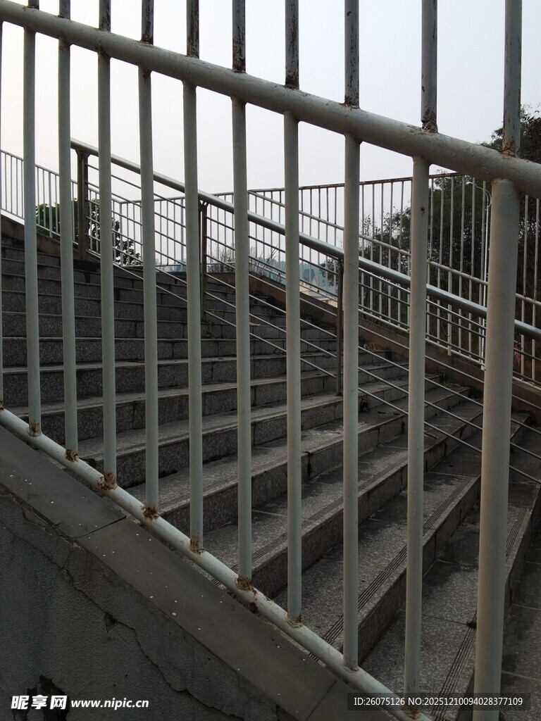 工业风金属围栏场景