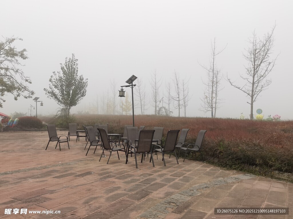户外露天休闲桌椅场景