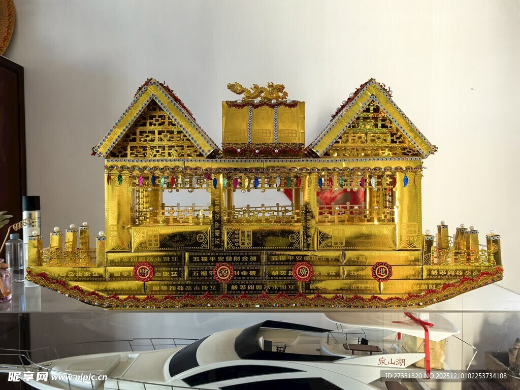 精致木质小屋模型