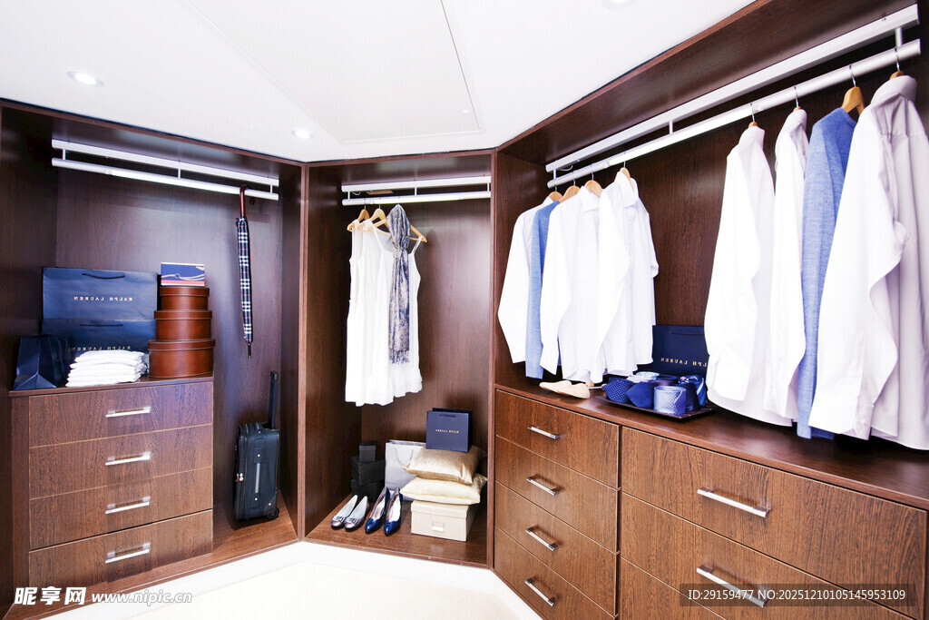 现代风格豪华步入式衣帽间