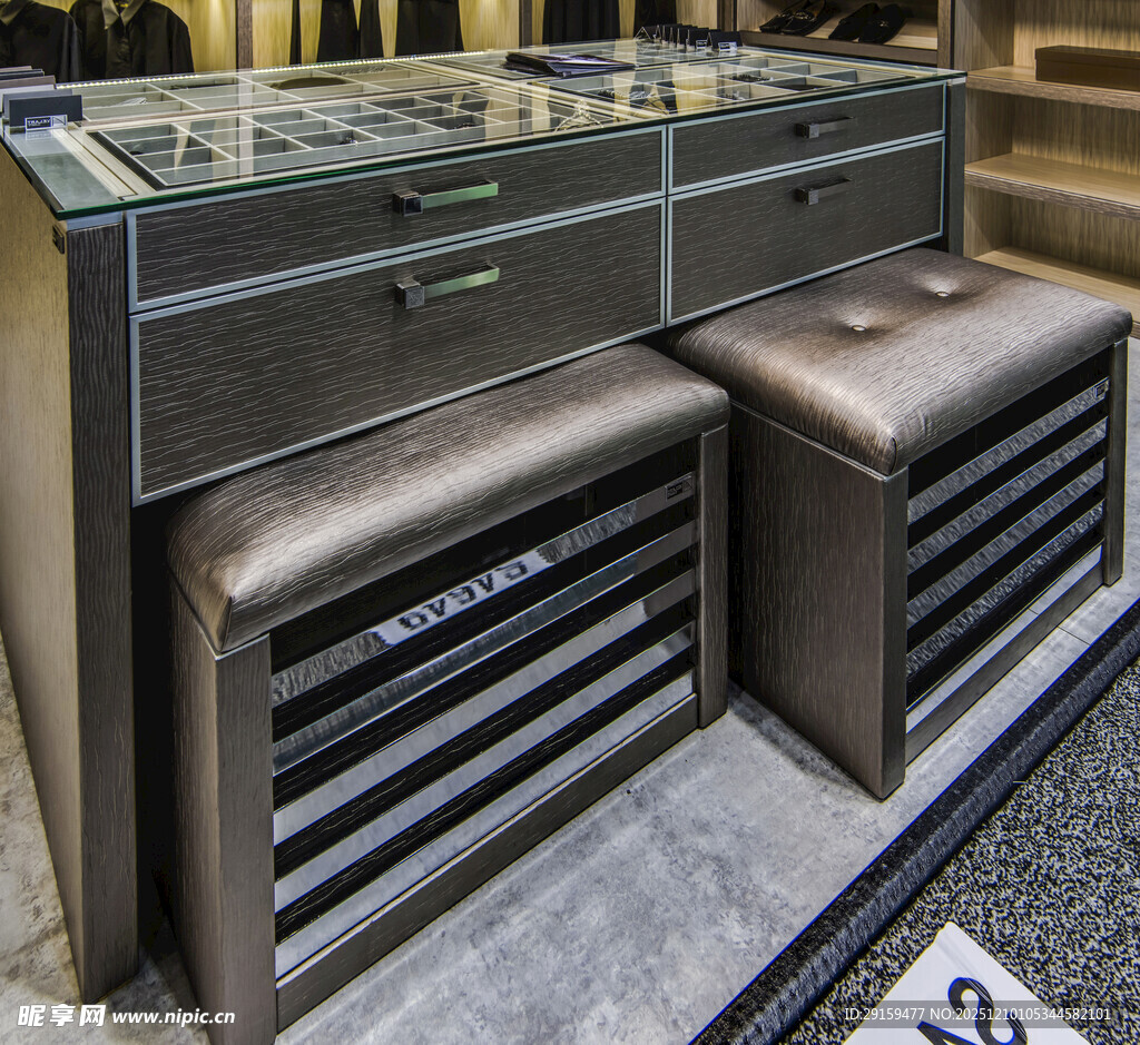 现代简约风金属皮革收纳柜