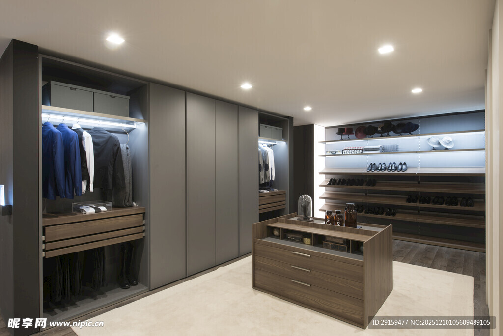 现代简约风豪华步入式衣帽间