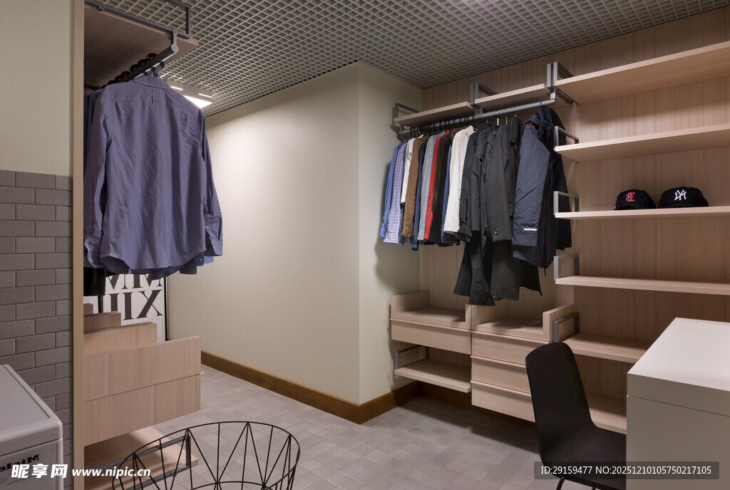 现代简约风格的衣帽间