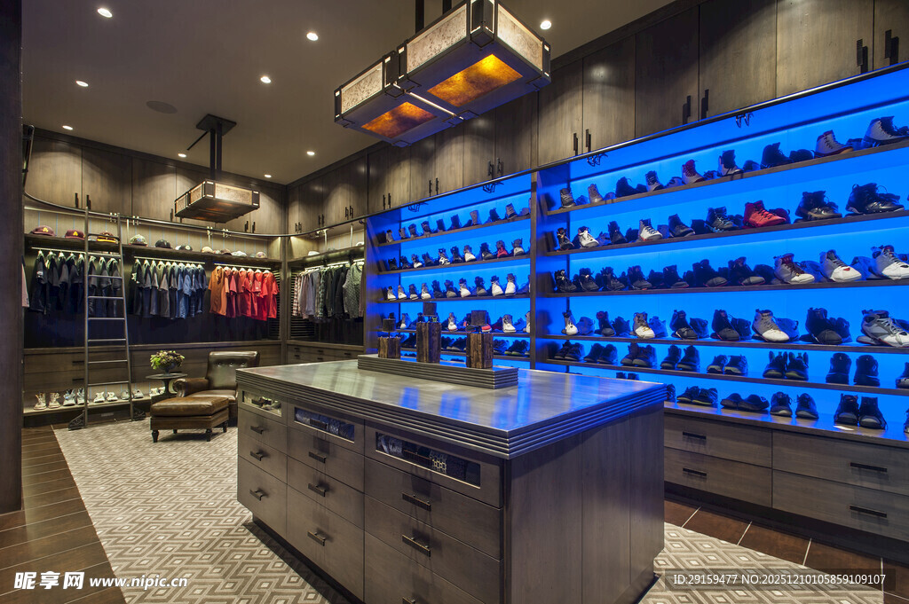 时尚鞋类店铺内部陈列