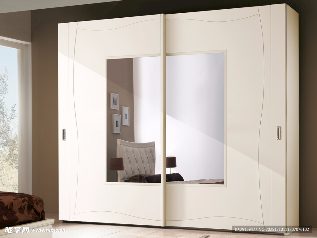 简约白色推拉门衣柜