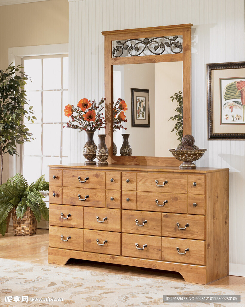 木质梳妆台配装饰镜