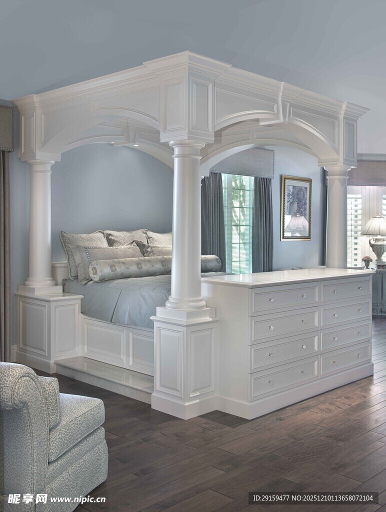 欧式豪华四柱床卧室场景