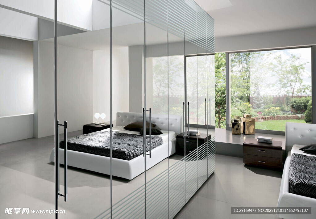 现代简约玻璃隔断客厅空间