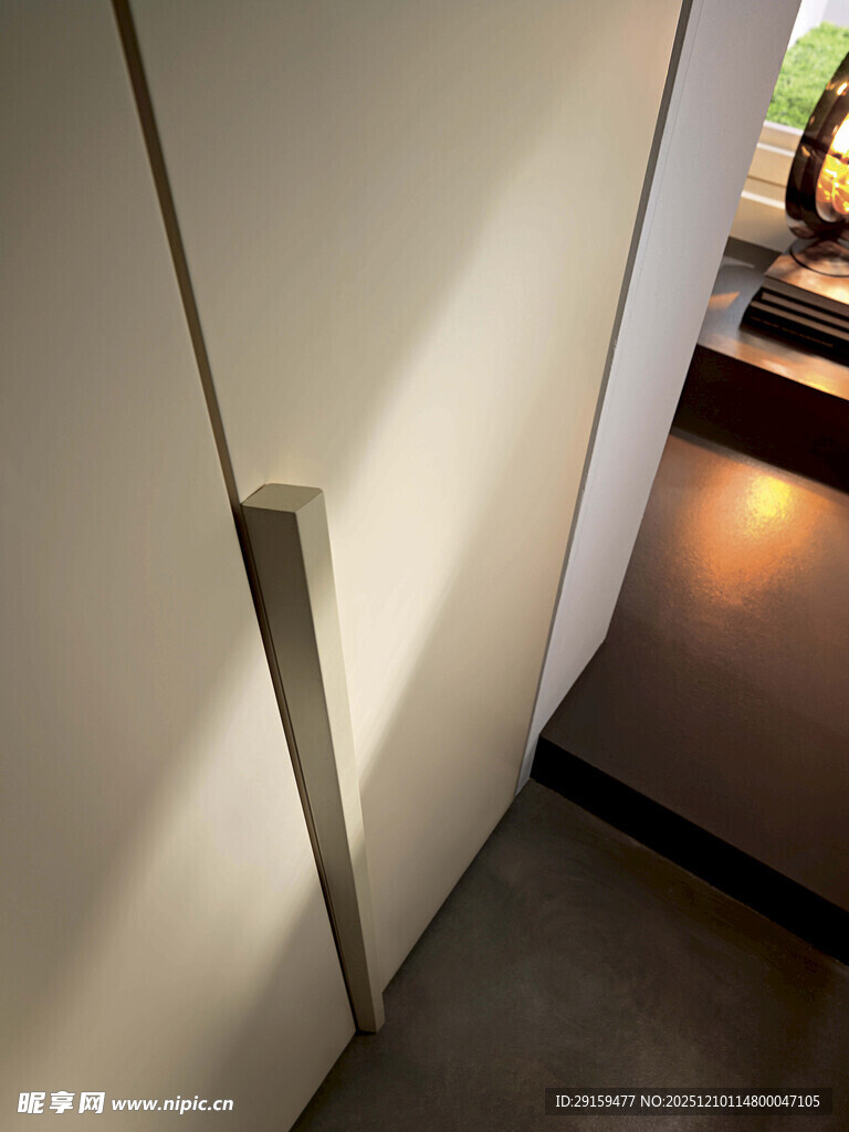 室内墙角处的狭长空间