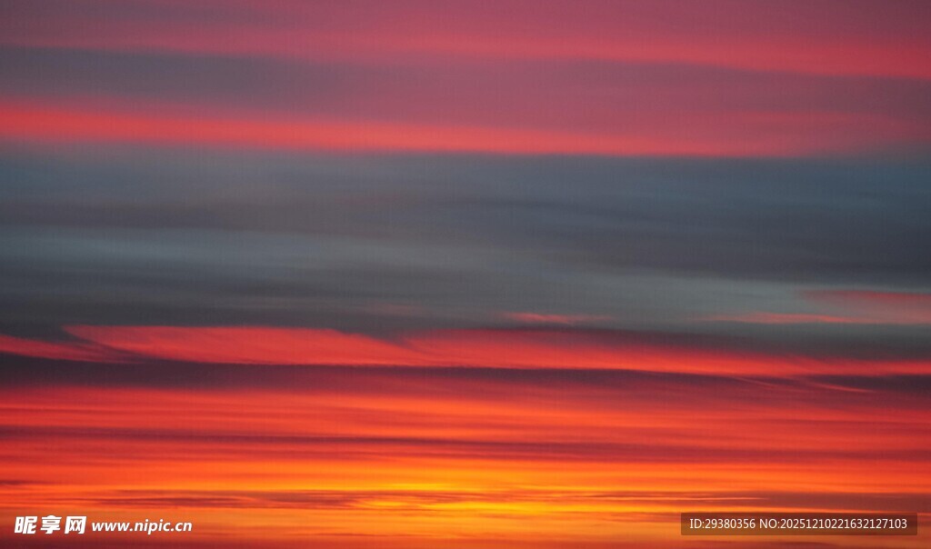 绚丽多彩的日落天空