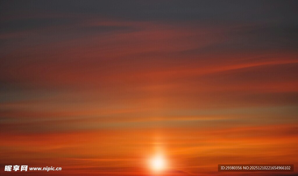 夕阳西下的绚烂天空