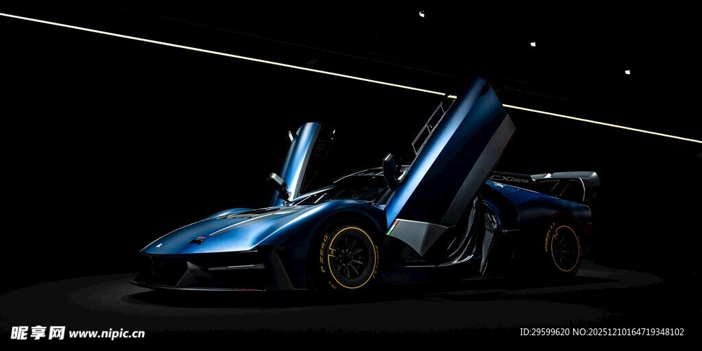 炫酷蓝车双门大开