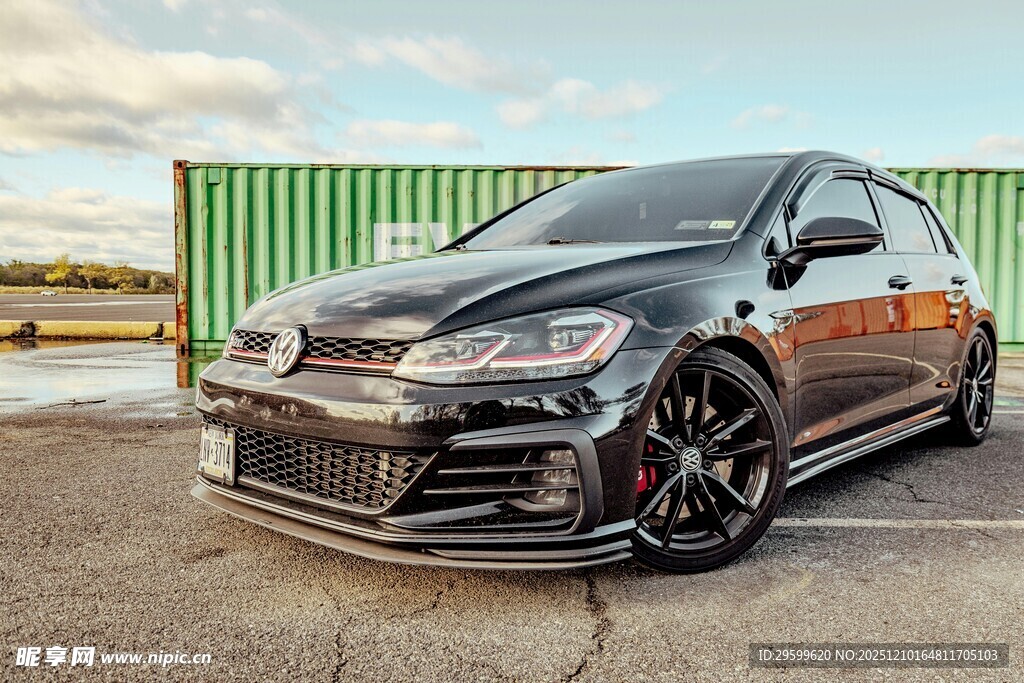 黑色炫酷改装大众高尔夫