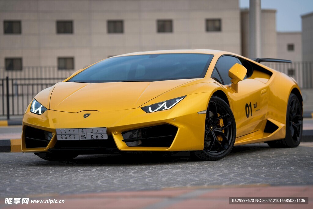 黄色炫酷兰博基尼跑车