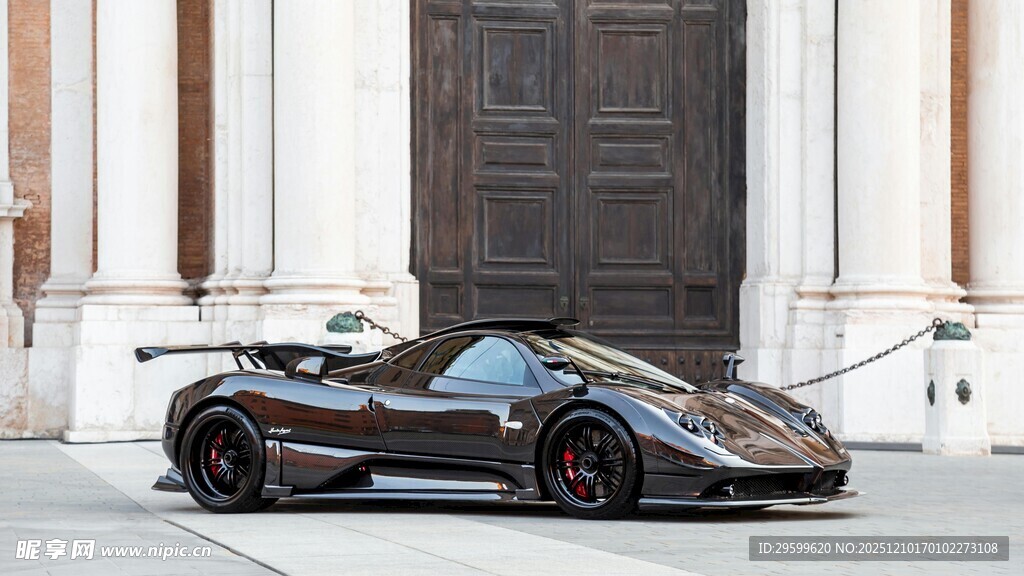 炫酷黑色敞篷跑车