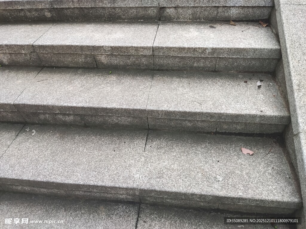灰色水泥台阶特写