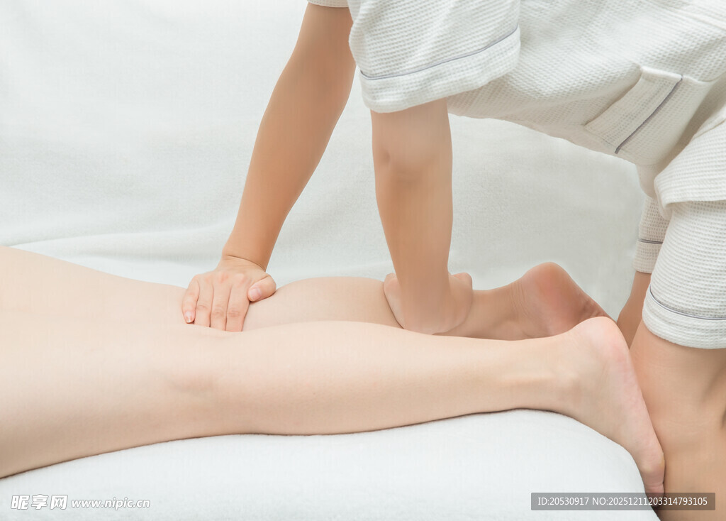 腿部按摩场景