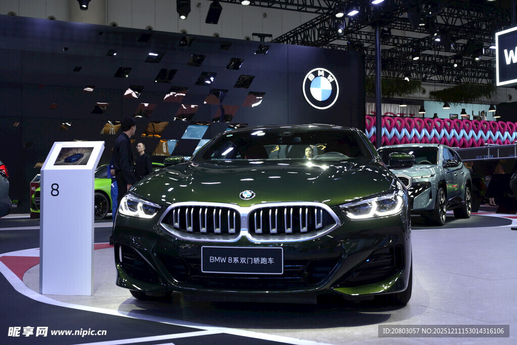车展上的炫酷宝马汽车