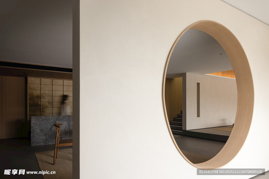 圆形窗洞的室内独特景致