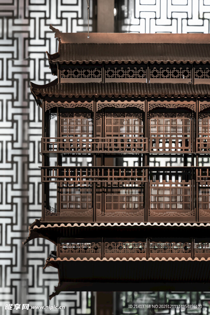 中式雕花木质置物架