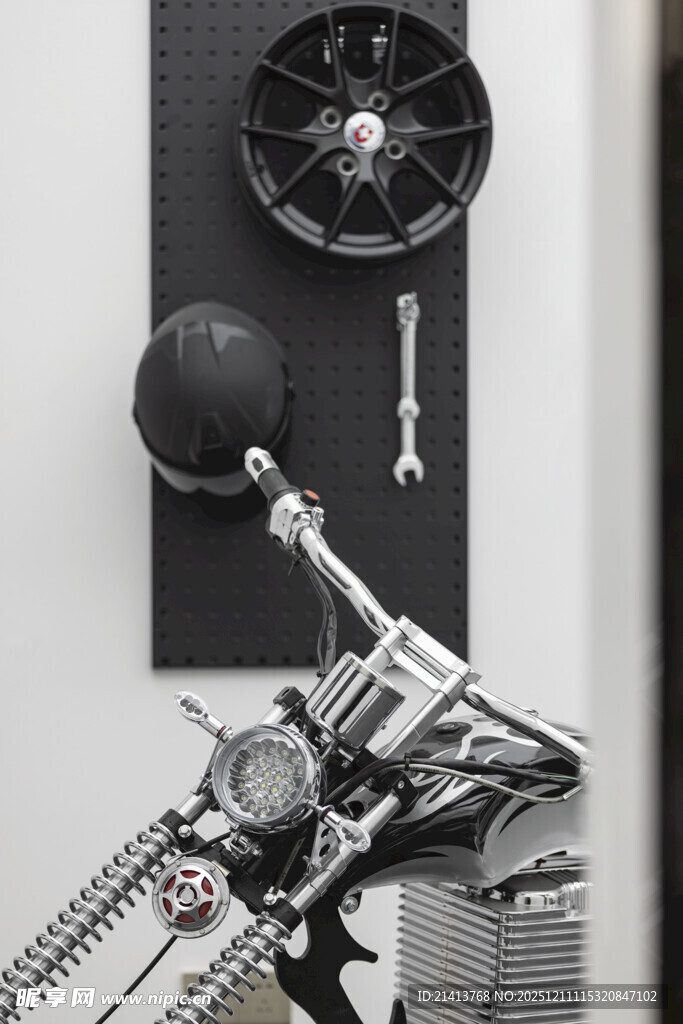 复古摩托车部件艺术展示