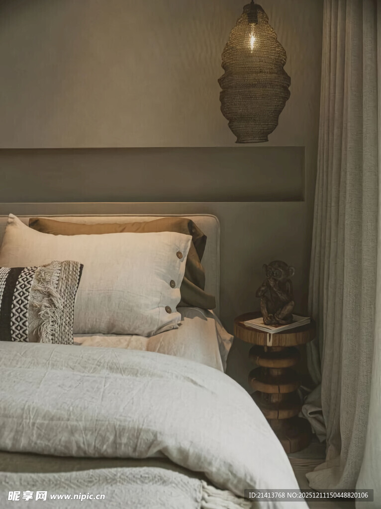 温馨卧室床铺布置展示