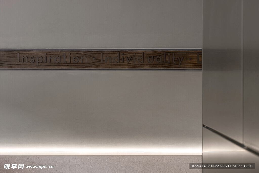 金属与木质结合的装饰细节