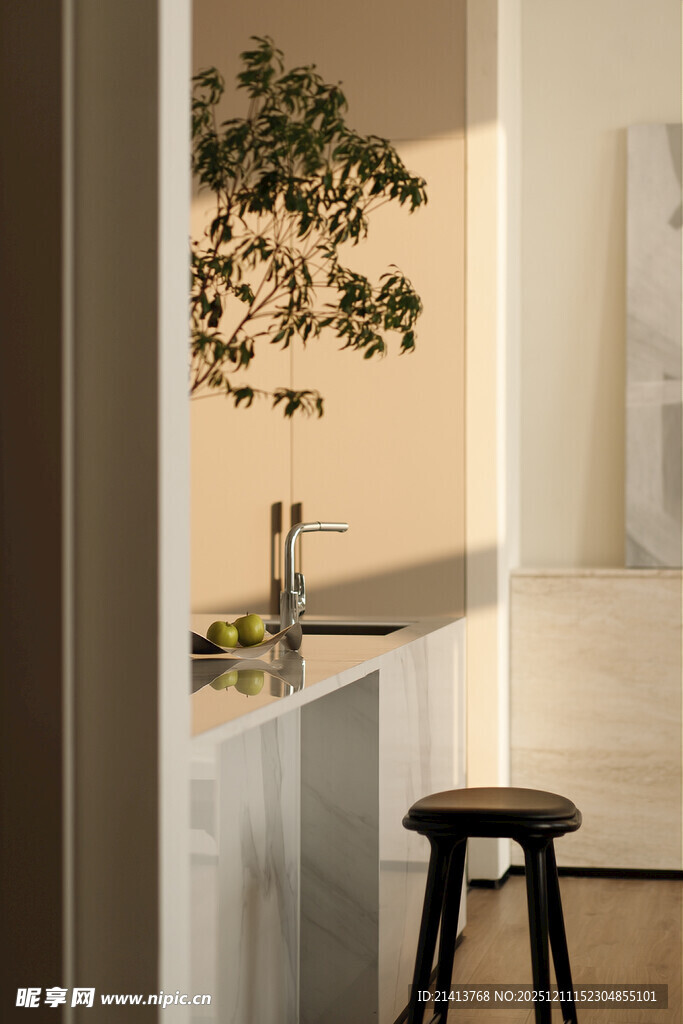 简约室内一角的绿植景致