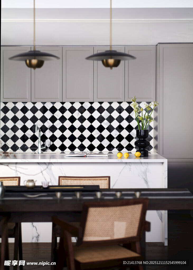 现代简约风餐厅黑白装饰墙