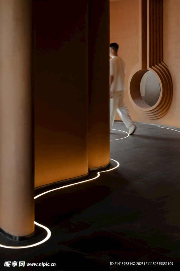 现代空间中的艺术立柱景观