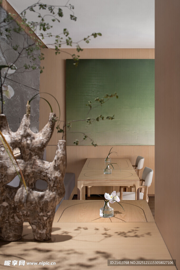 室内绿植与艺术摆件空间