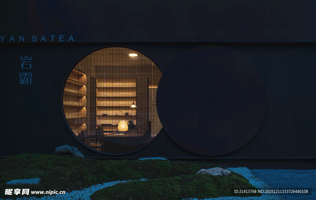 夜晚室内灯光映照窗外景