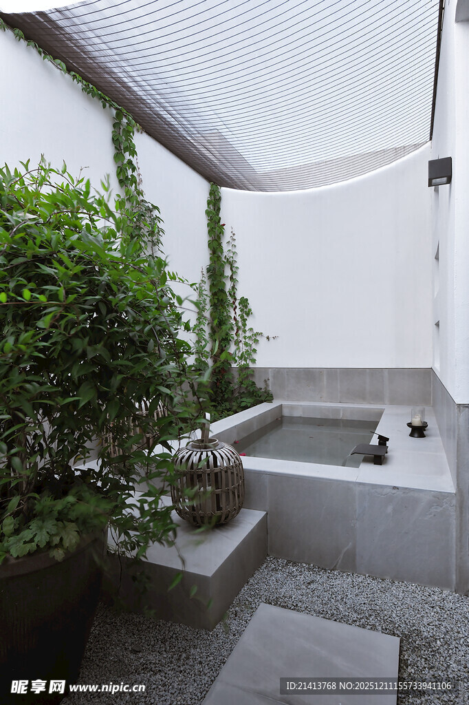 现代简约风庭院浴缸角落