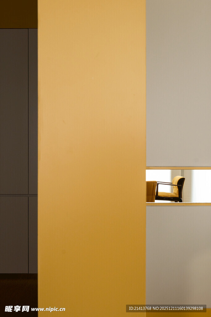 现代简约风格金属装饰门