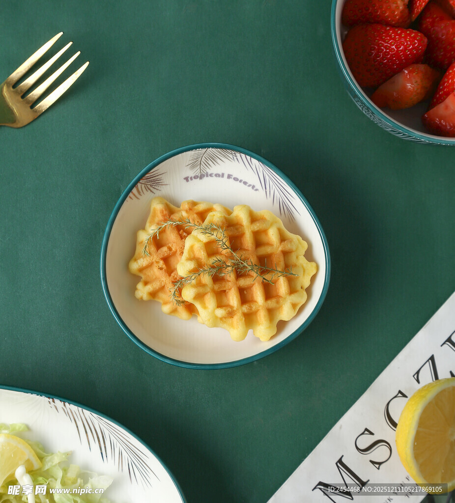 美味华夫饼与新鲜水果
