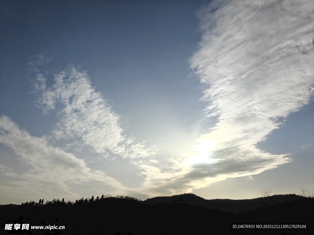 日出时分的壮丽天空景观