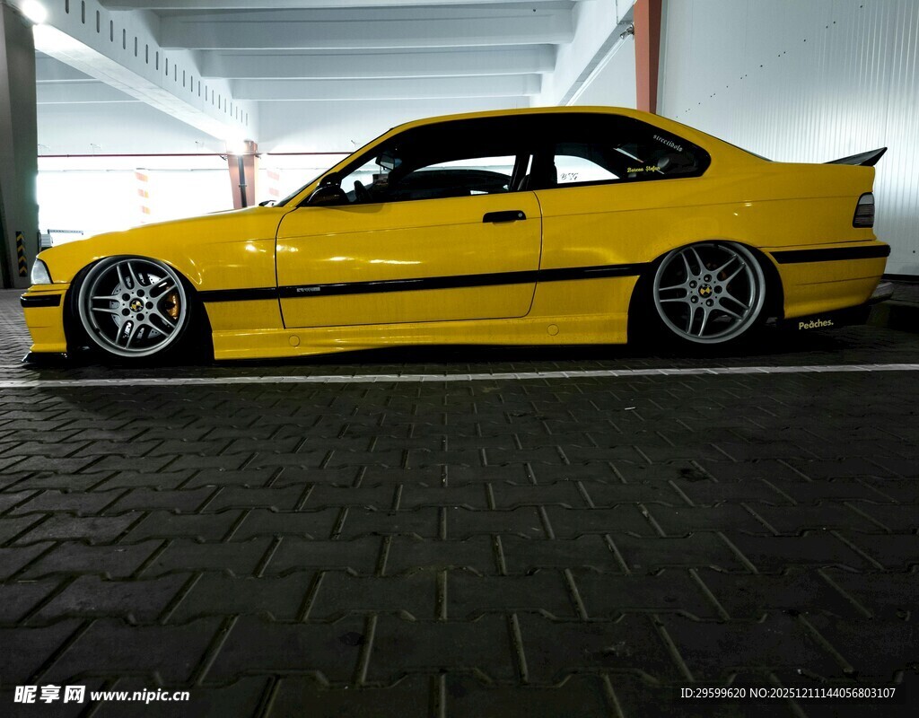 炫酷黄色改装车展示