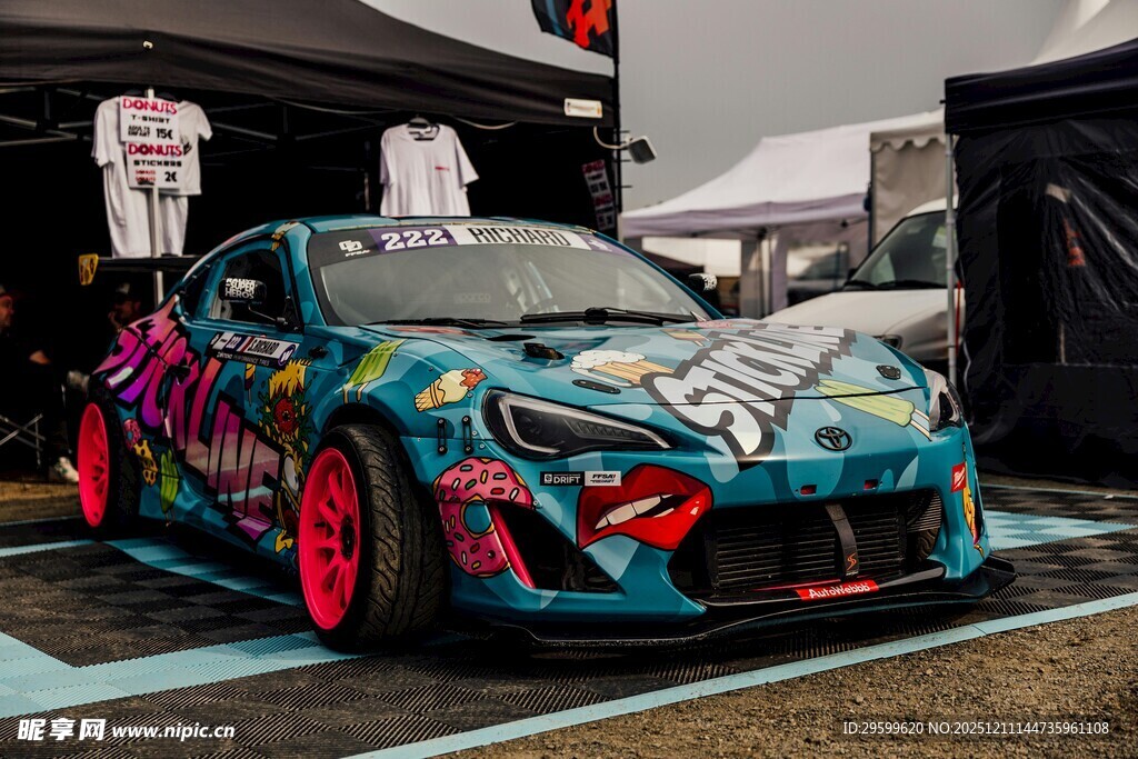 炫酷涂鸦赛车展示