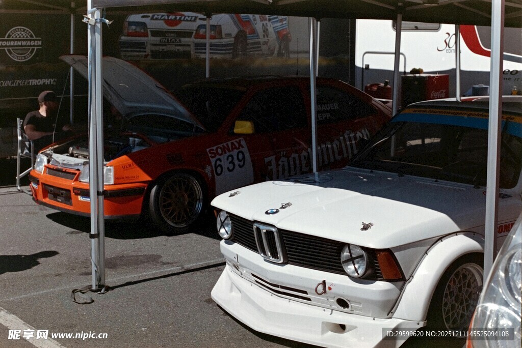 车展上的炫酷改装汽车