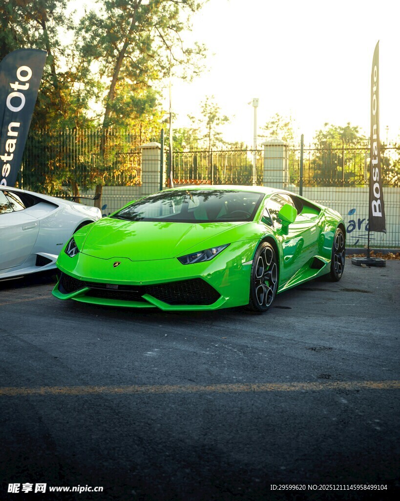 炫酷绿色兰博基尼跑车