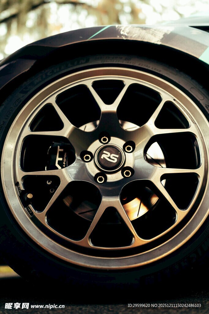 炫酷汽车轮毂特写