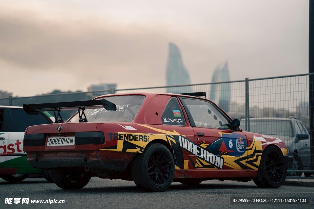 街头多彩涂装赛车