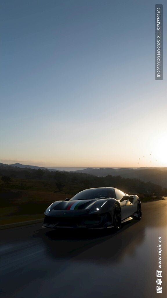 夕阳下公路上的炫酷跑车