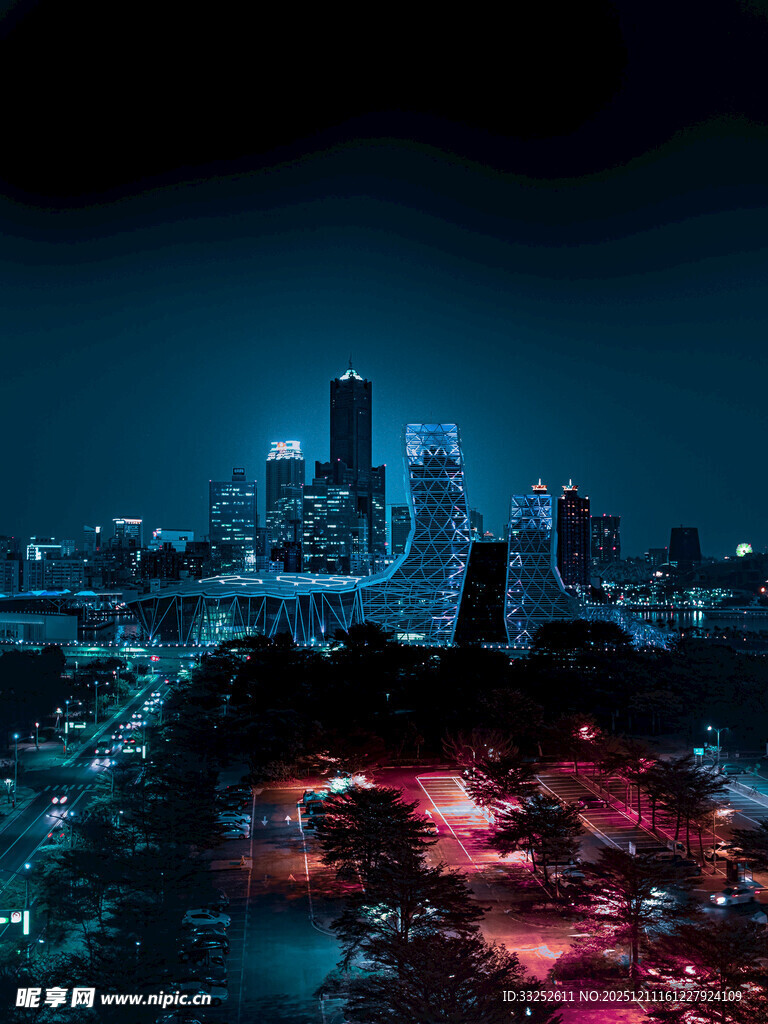 璀璨夜景下的城市绚丽风光