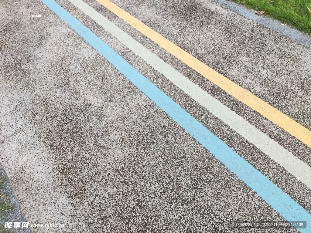 路面双色标线特写