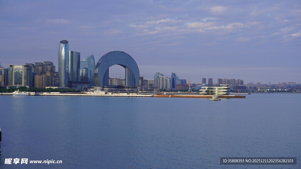 阿塞拜疆巴库里海新月湾风光